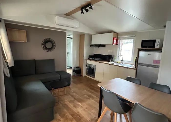 Mobilhome Dans Les Pins