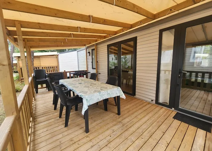 Mobilhome Dans Les Pins